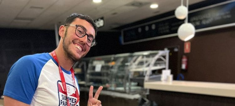 Monitor de LK en el aeropuerto al empezar el verano